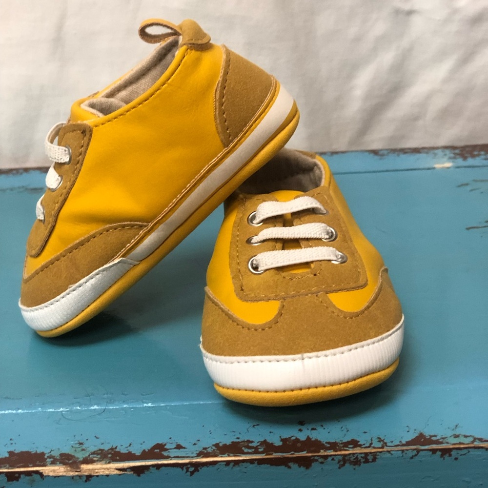 IshKosh B’Gosh Baby Sneaker Size 2